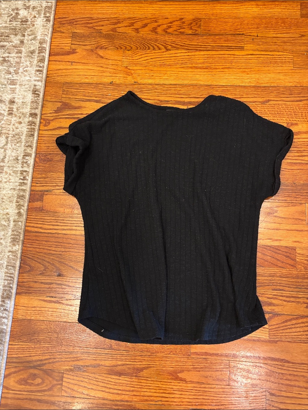 Black Women's Short Sleeve Ribbed Top Cuffed Sleeves